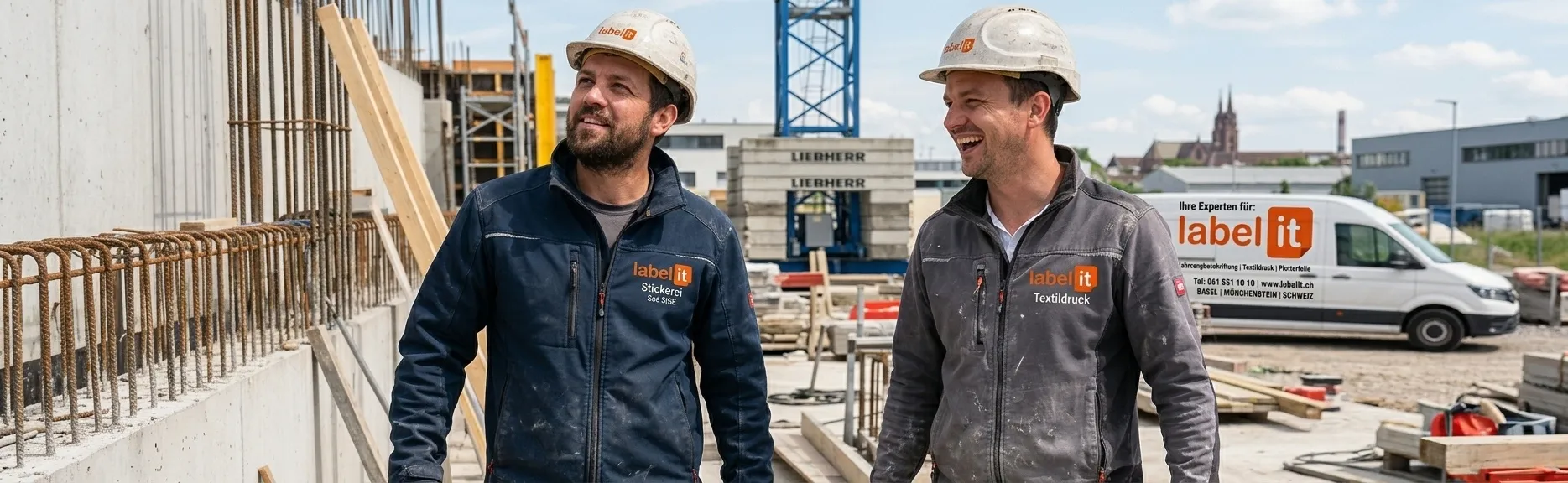 Stickerei vs. Textildruck für Arbeitskleidung: Welche Veredelung hält auf der Baustelle am längsten?