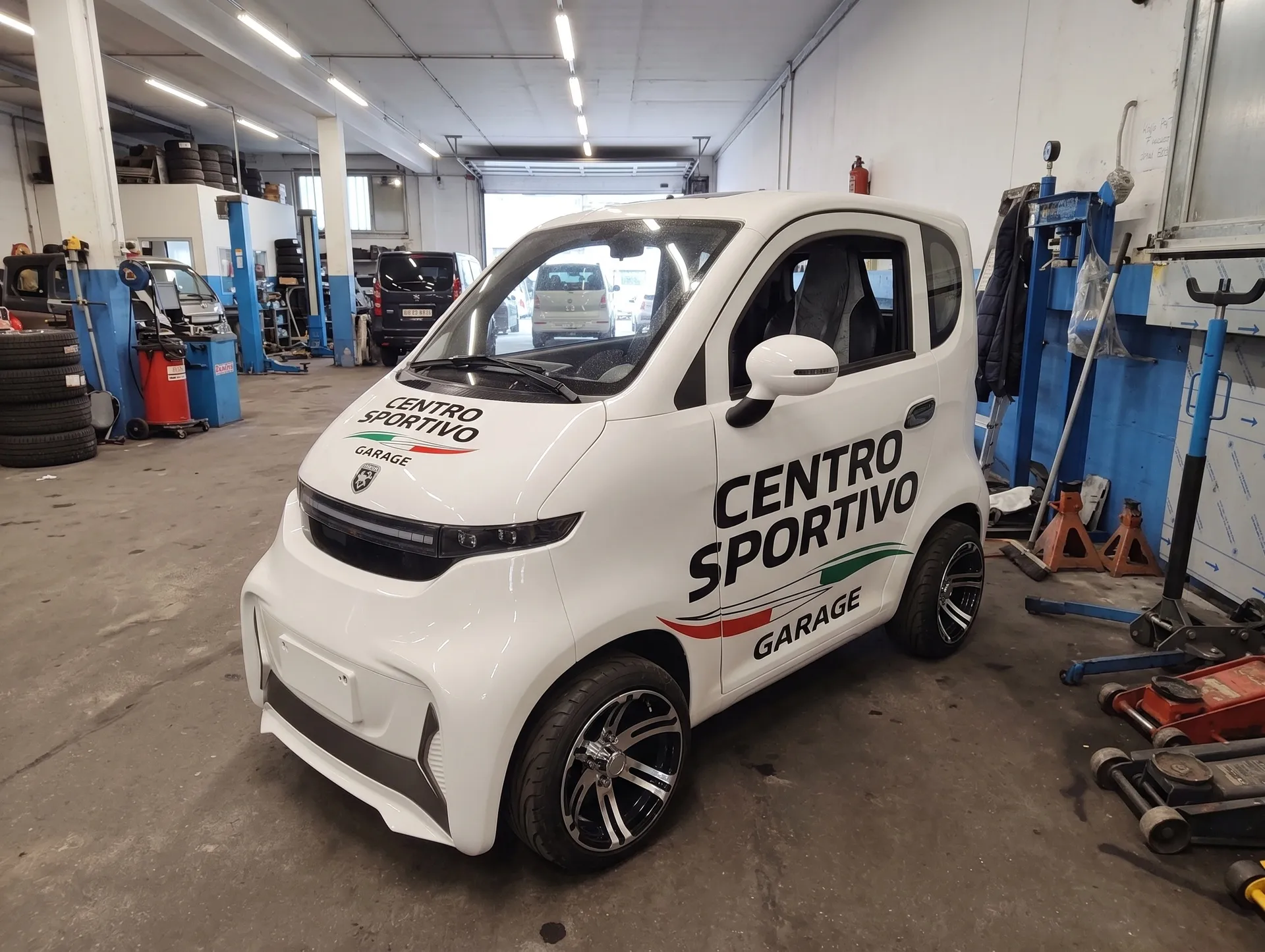 Fahrzeugbeschriftung & Flottendesign für Centro Sportivo Garage Muttenz